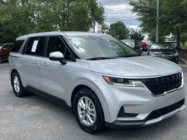 Photo of 2023 Silky Silver Kia Carnival