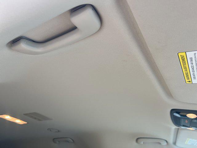 Photo of 2023 Silky Silver Kia Carnival