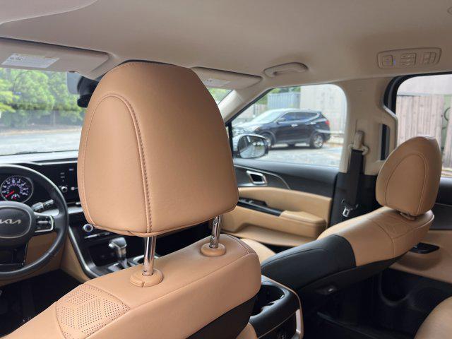 Photo of 2023 Silky Silver Kia Carnival