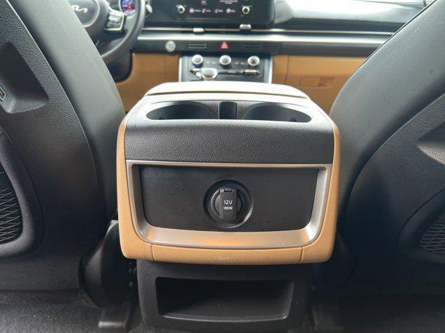 Photo of 2023 Silky Silver Kia Carnival