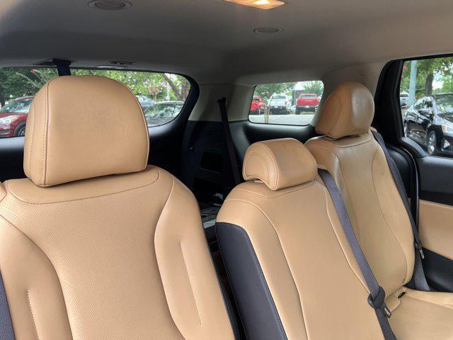 Photo of 2023 Silky Silver Kia Carnival