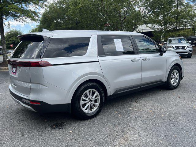 Photo of 2023 Silky Silver Kia Carnival