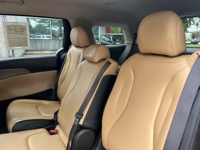 Photo of 2023 Silky Silver Kia Carnival
