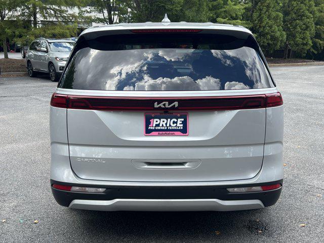 Photo of 2023 Silky Silver Kia Carnival
