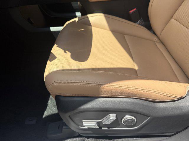 Photo of 2025 Ecotronic Gray Hyundai SANTA FE