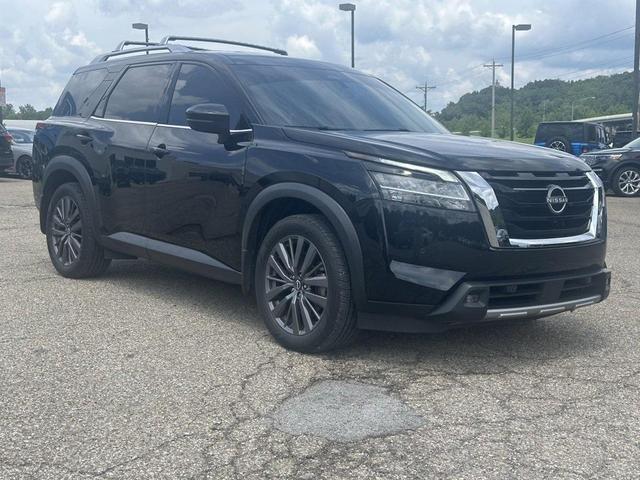 Photo of 2022 Black Nissan Pathfinder