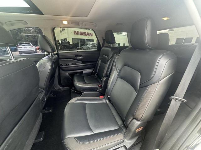 Photo of 2022 Black Nissan Pathfinder