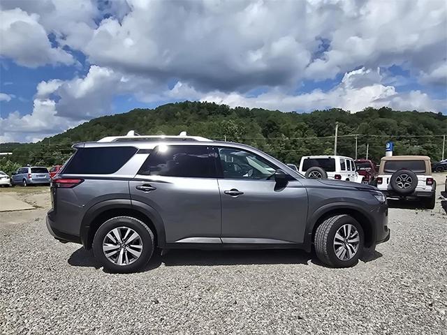 Photo of 2023 Gun Metallic Nissan Pathfinder