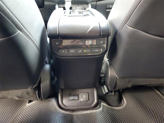 Photo of 2022 Moon Dust Toyota Highlander