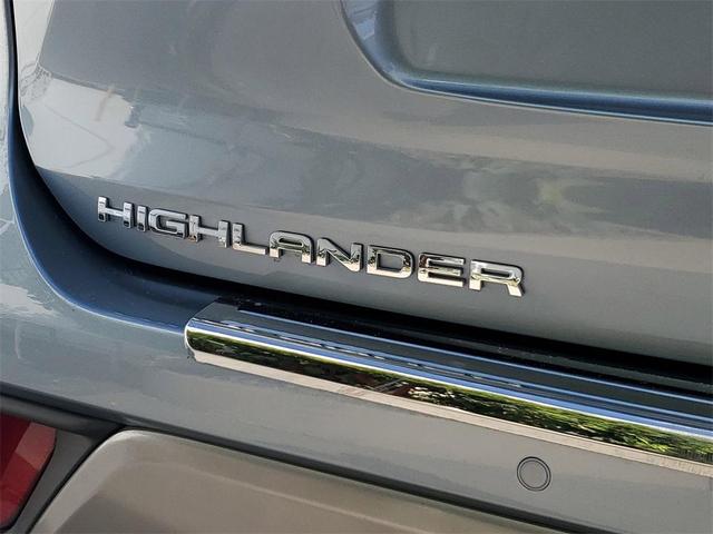 Photo of 2022 Moon Dust Toyota Highlander