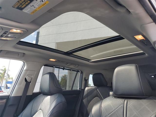 Photo of 2022 Moon Dust Toyota Highlander