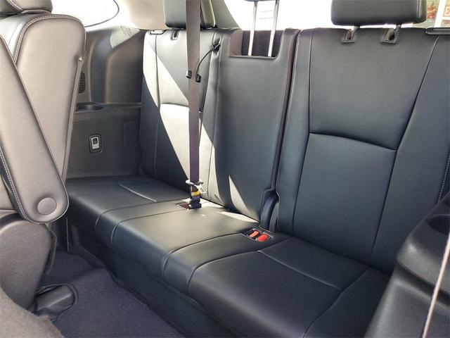 Photo of 2022 Moon Dust Toyota Highlander