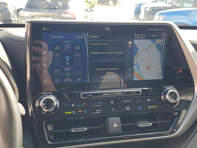 Photo of 2022 Moon Dust Toyota Highlander