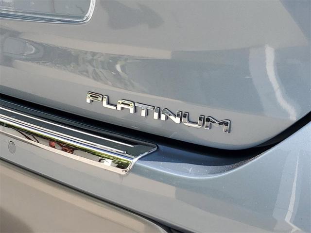 Photo of 2022 Moon Dust Toyota Highlander