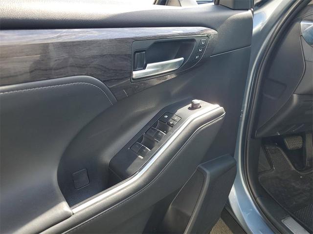 Photo of 2022 Moon Dust Toyota Highlander