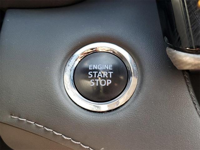 Photo of 2022 Moon Dust Toyota Highlander