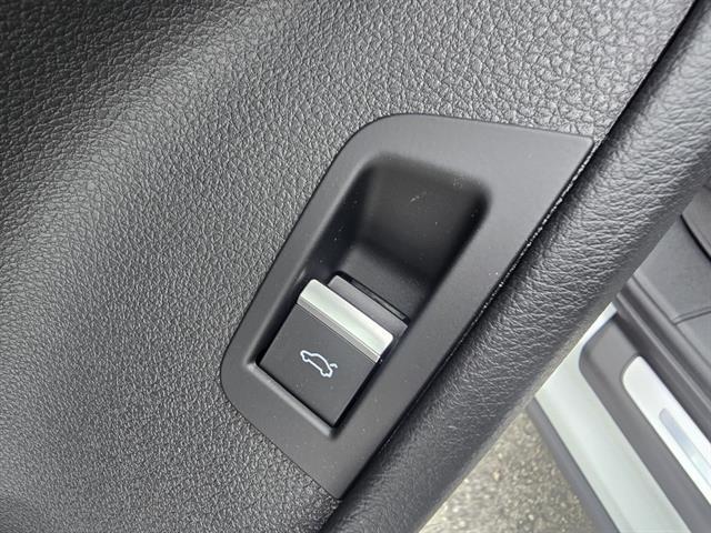 Photo of 2025 Glacier White Metallic Audi Q7