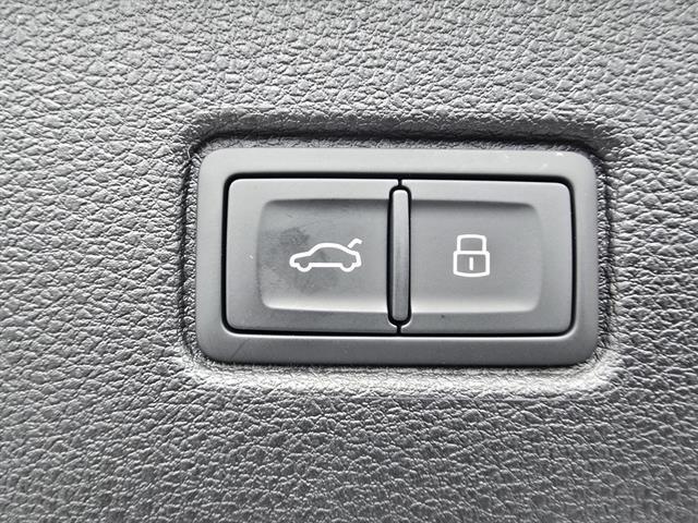 Photo of 2025 Glacier White Metallic Audi Q7