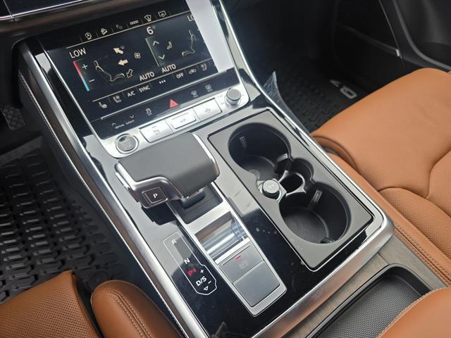 Photo of 2025 Glacier White Metallic Audi Q7