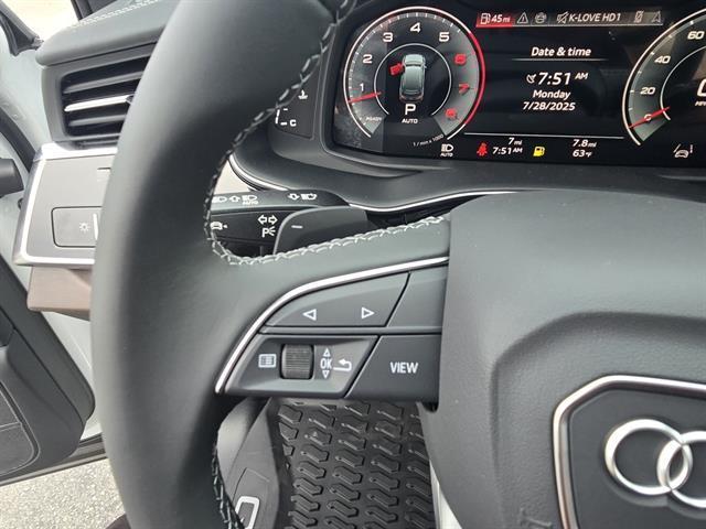 Photo of 2025 Glacier White Metallic Audi Q7