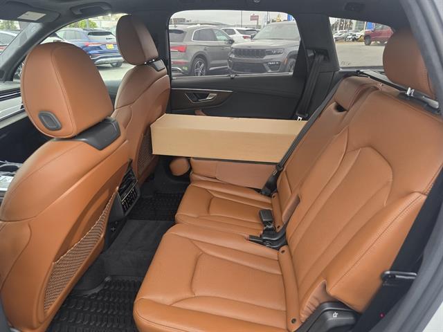 Photo of 2025 Glacier White Metallic Audi Q7