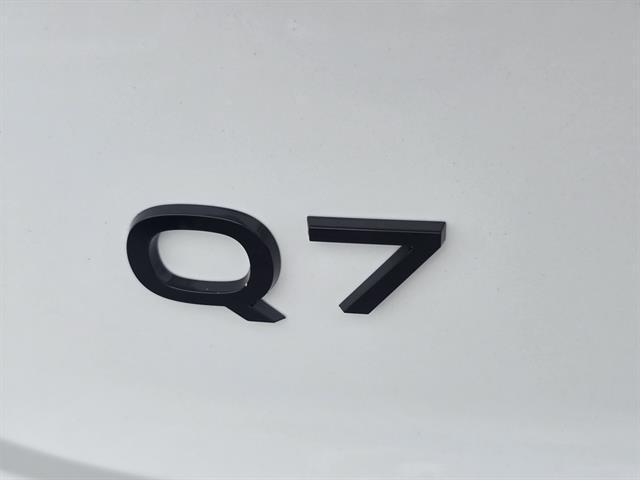 Photo of 2025 Glacier White Metallic Audi Q7