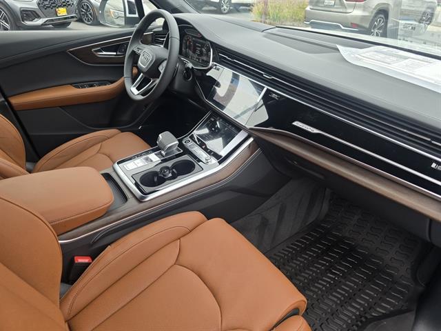 Photo of 2025 Glacier White Metallic Audi Q7
