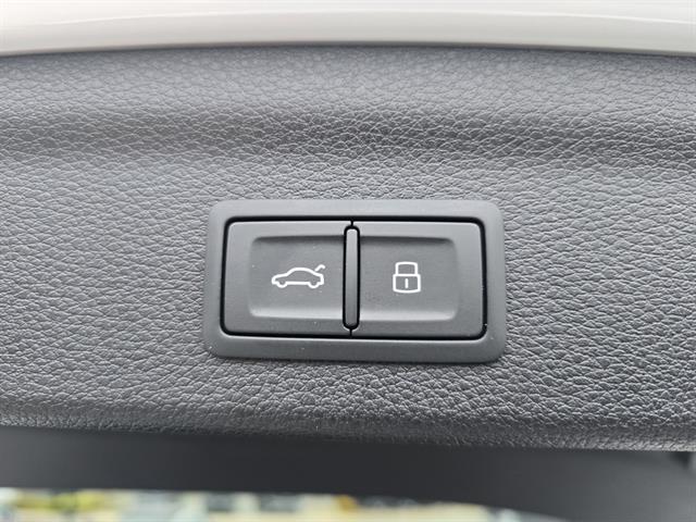 Photo of 2025 Glacier White Metallic Audi Q3