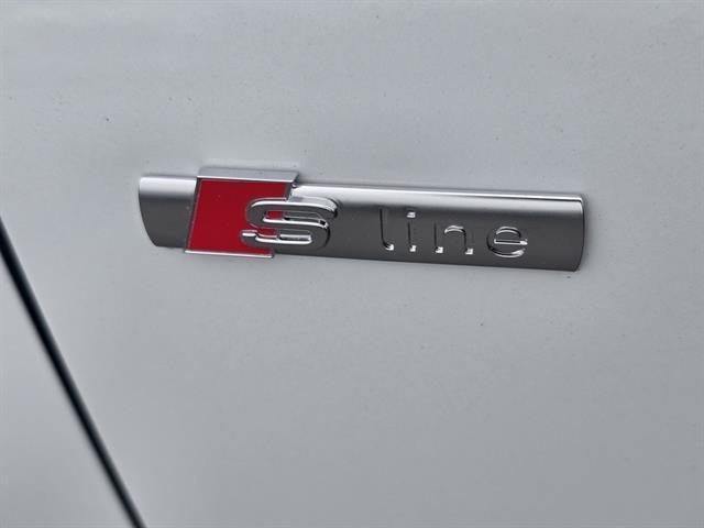 Photo of 2025 Glacier White Metallic Audi Q3