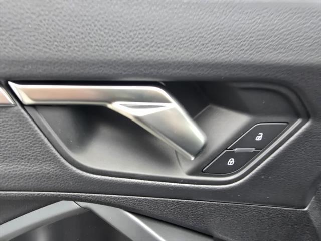 Photo of 2025 Glacier White Metallic Audi Q3