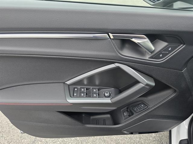 Photo of 2025 Glacier White Metallic Audi Q3