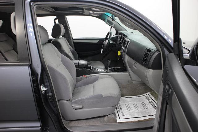Photo of 2004 Gray Toyota 4Runner
