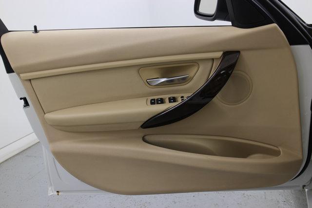 Photo of 2015 White BMW 320