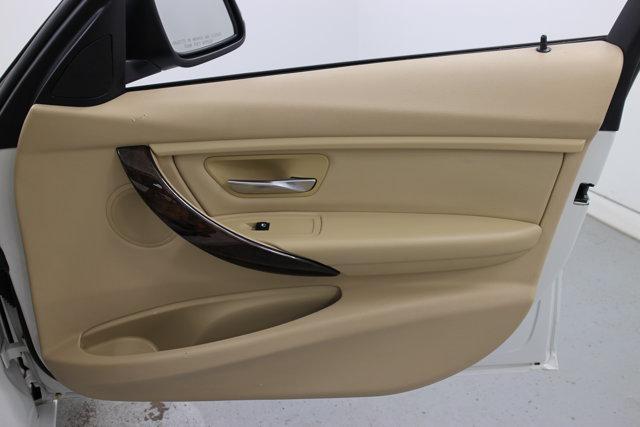 Photo of 2015 White BMW 320