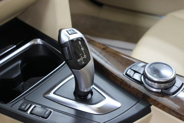 Photo of 2015 White BMW 320