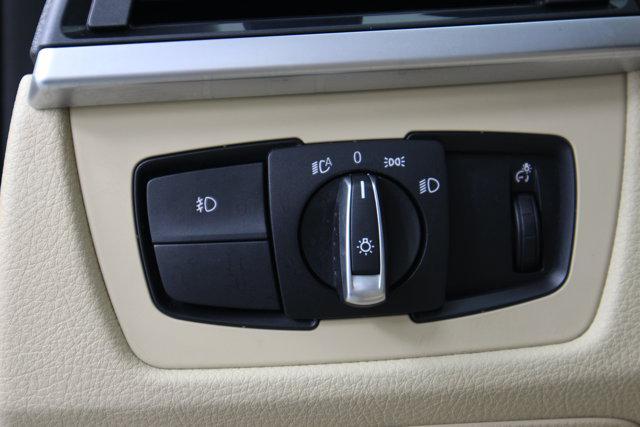 Photo of 2015 White BMW 320