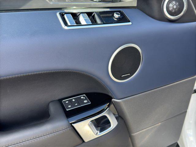 Photo of 2018 White Land Rover Range Rover Sport