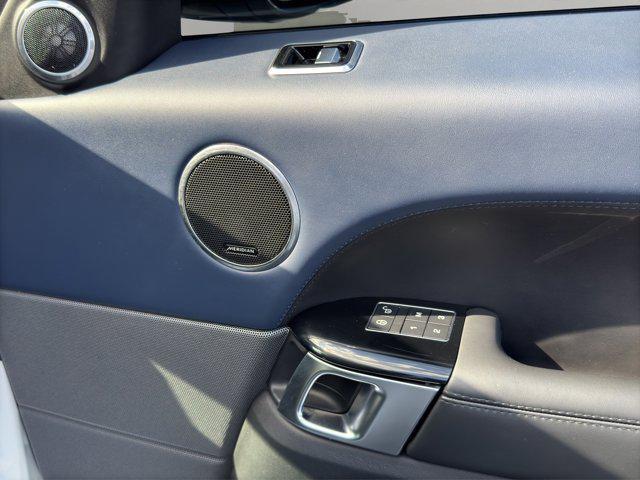 Photo of 2018 White Land Rover Range Rover Sport
