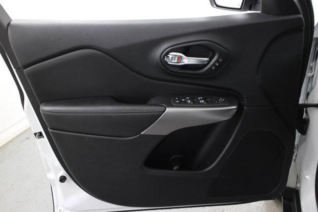 Photo of 2021 Bright White Clearcoat Jeep Cherokee