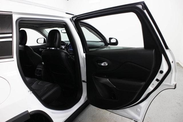 Photo of 2021 Bright White Clearcoat Jeep Cherokee