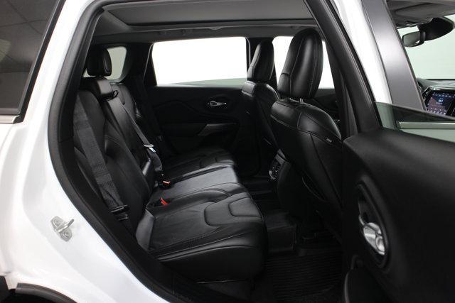 Photo of 2021 Bright White Clearcoat Jeep Cherokee