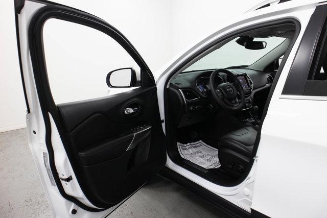 Photo of 2021 Bright White Clearcoat Jeep Cherokee