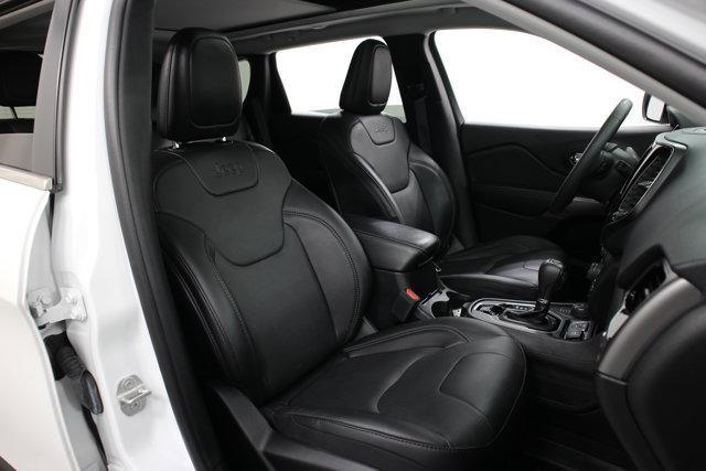 Photo of 2021 Bright White Clearcoat Jeep Cherokee