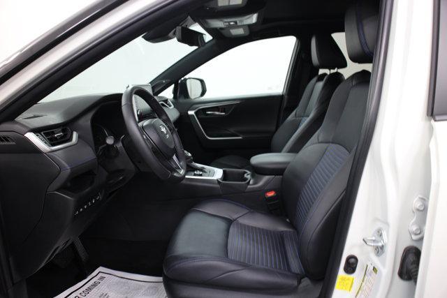 Photo of 2022 Blizzard Pearl/Midnight Black Metallic Toyota RAV4 Hybrid