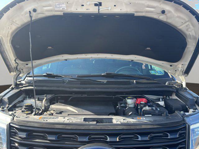Photo of 2017 White Platinum Metallic Tri-Coat Ford Explorer