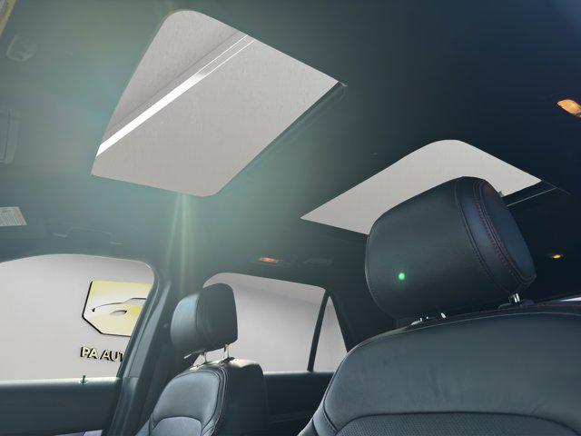 Photo of 2017 White Platinum Metallic Tri-Coat Ford Explorer