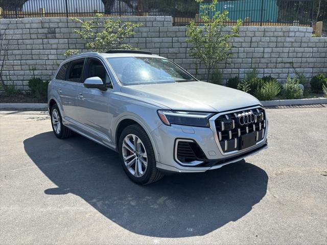 Photo of 2025 Satellite Silver Metallic Audi Q7