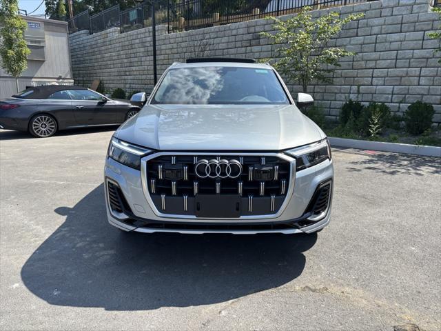 Photo of 2025 Satellite Silver Metallic Audi Q7