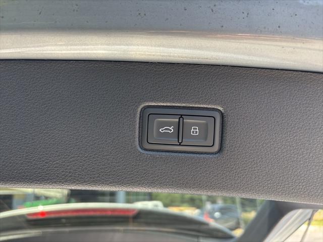 Photo of 2025 Satellite Silver Metallic Audi Q7