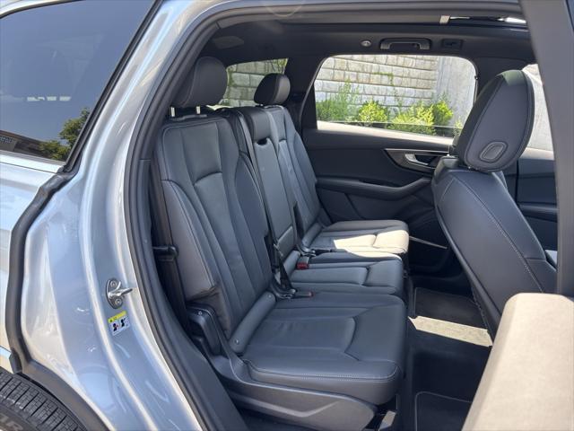 Photo of 2025 Satellite Silver Metallic Audi Q7